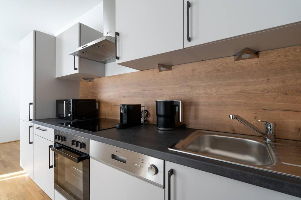 Sunny 1Br Home With Balcony By Hm เวียนนา ภายนอก รูปภาพ