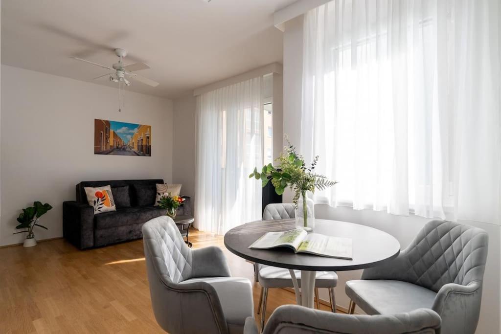 Sunny 1Br Home With Balcony By Hm เวียนนา ภายนอก รูปภาพ